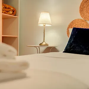 https://chalet-davila-guest-house.hotels-lisbon-portugal.com